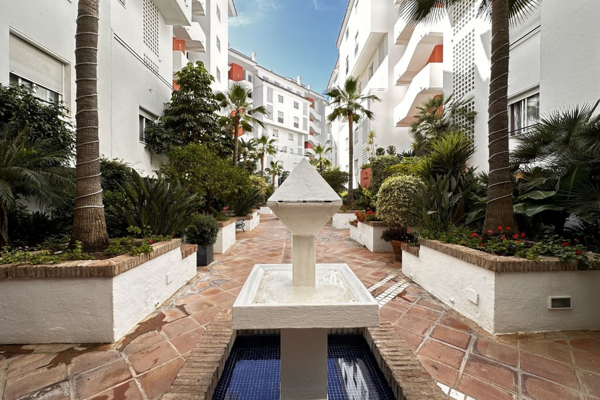 Resale - apartment - Marbella - Puerto Banús