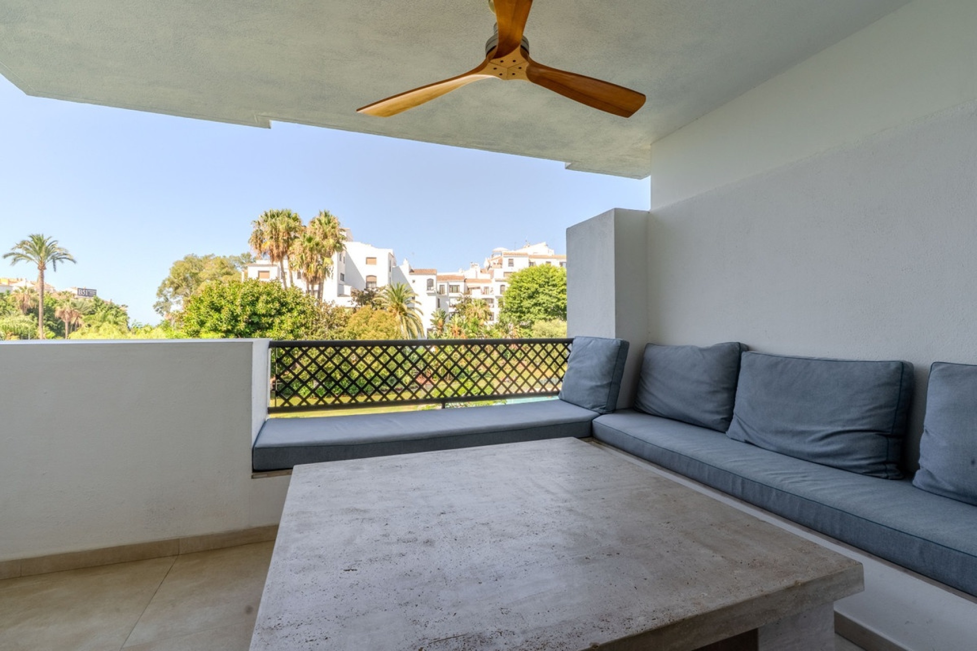 Resale - apartment - Marbella - Puerto Banús