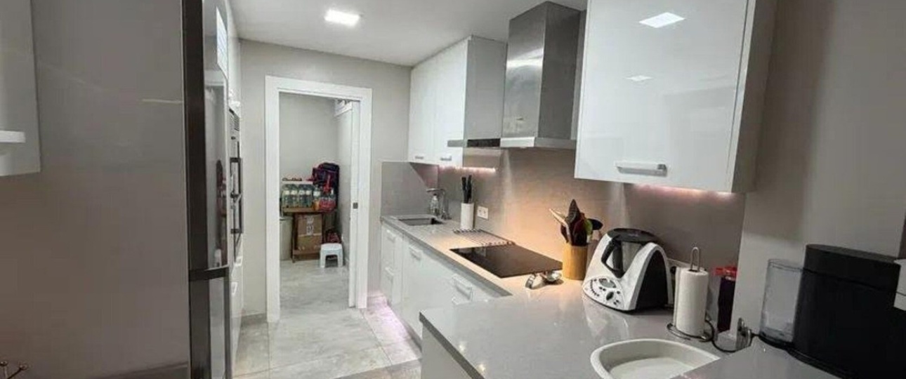Resale - apartment - Marbella - Puerto Banús
