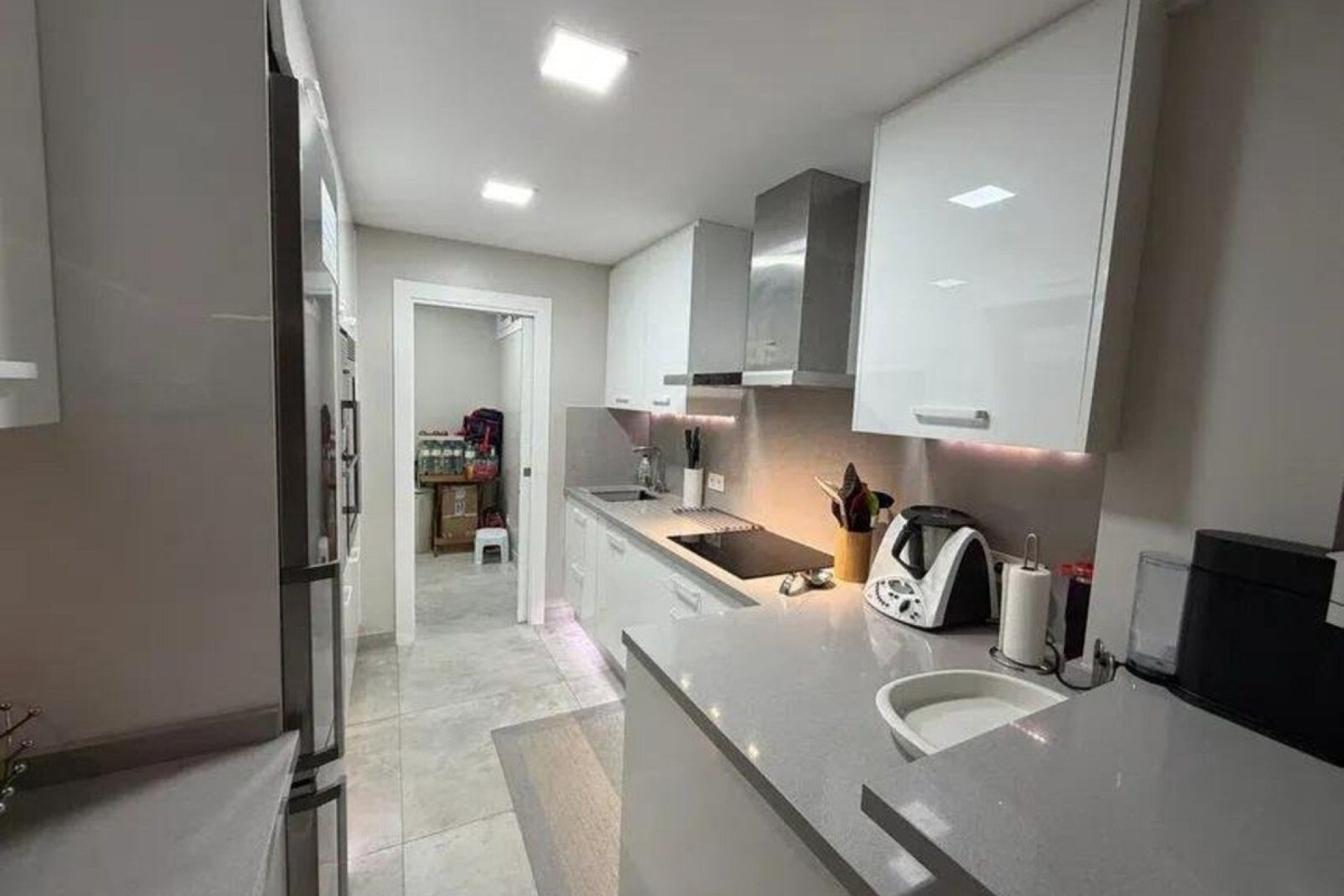 Resale - apartment - Marbella - Puerto Banús