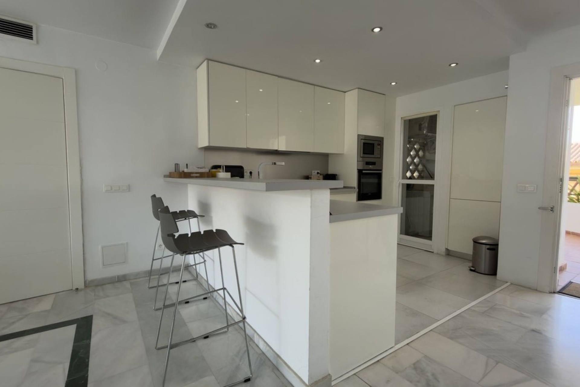 Resale - apartment - Marbella - Puerto Banús