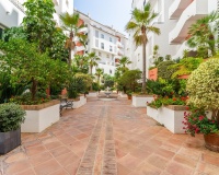 Resale - apartment - Marbella - Puerto Banús