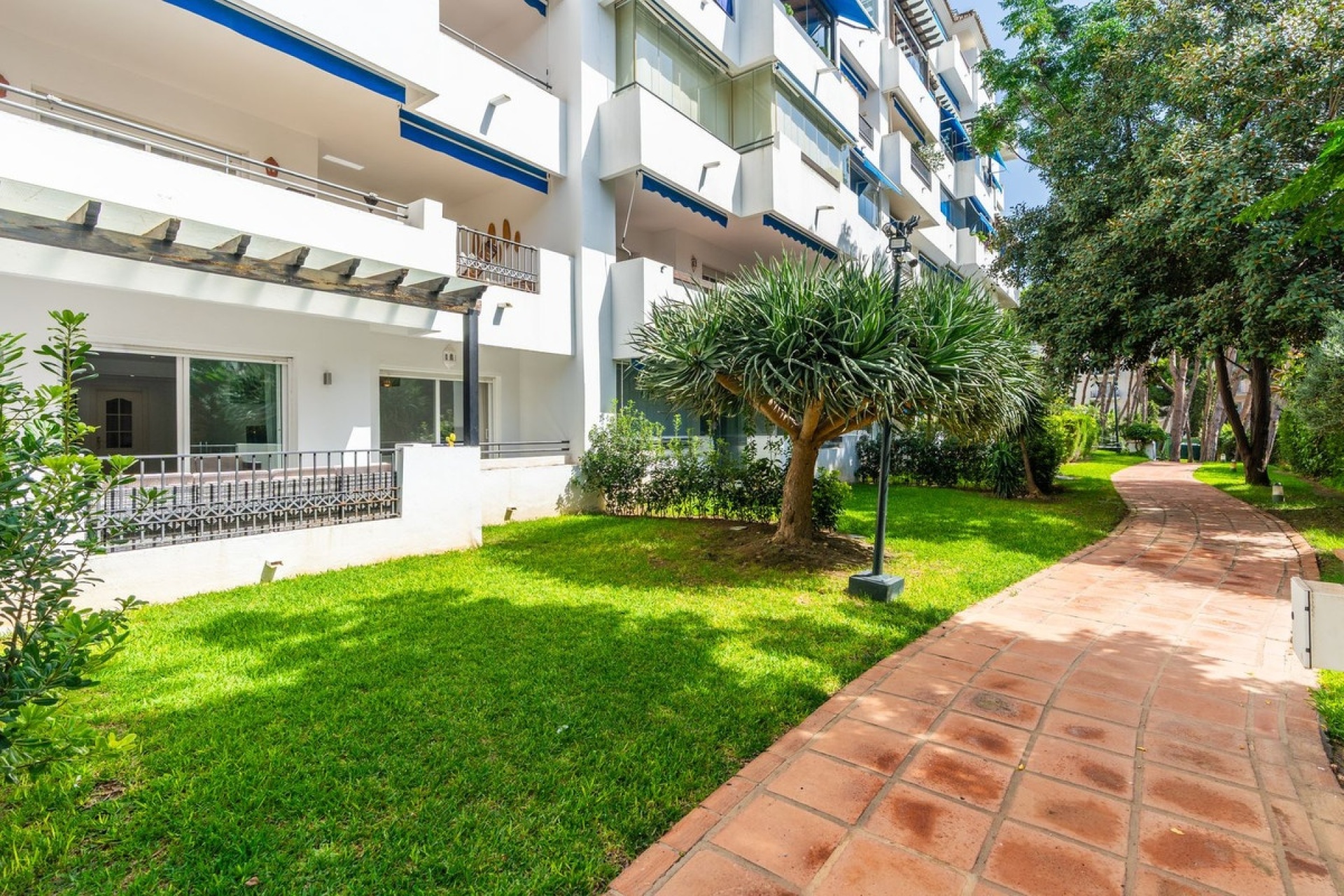 Resale - apartment - Marbella - Puerto Banús