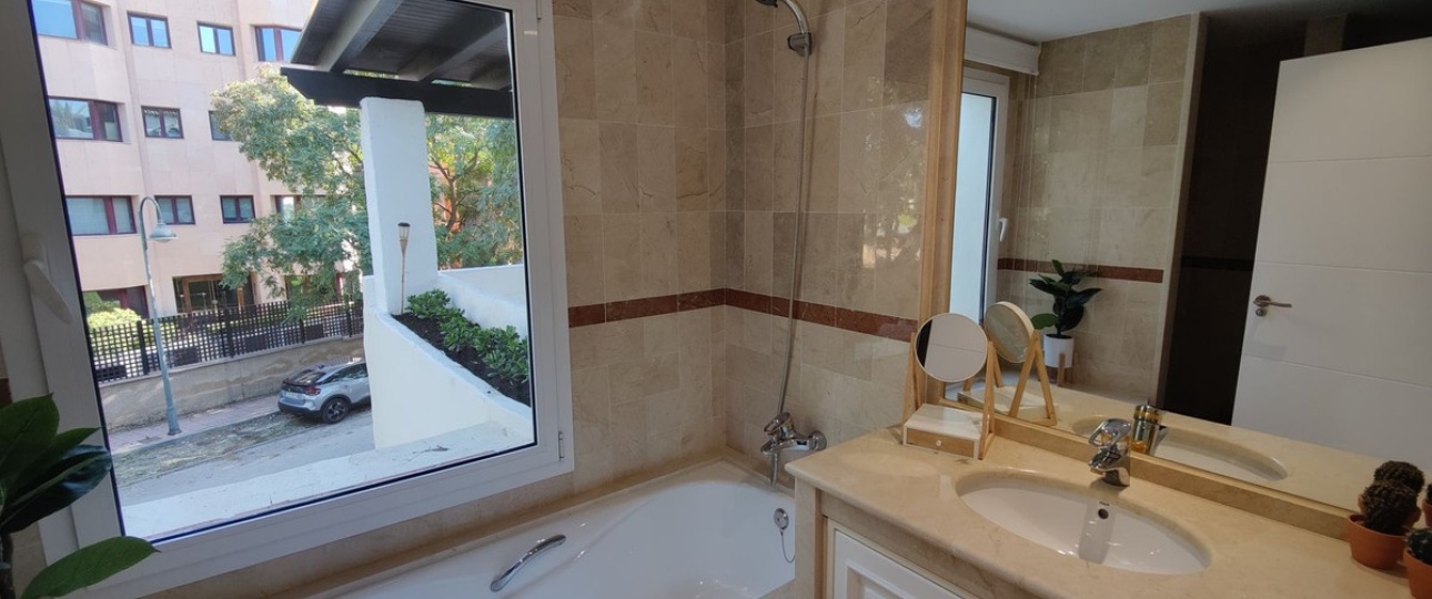 Resale - apartment - Marbella - Puerto Banús