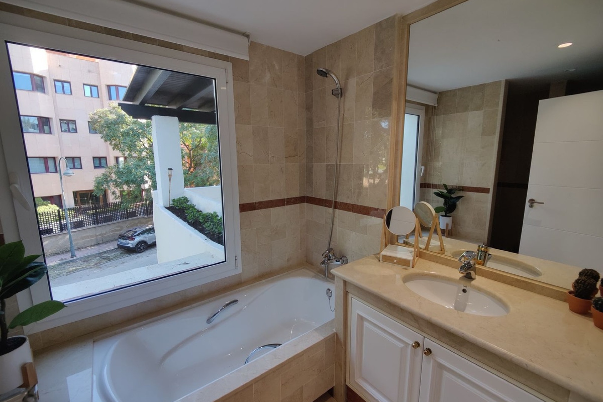 Resale - apartment - Marbella - Puerto Banús