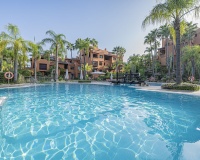Resale - apartment - Marbella - Puerto Banús