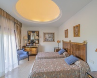 Resale - apartment - Marbella - Puerto Banús