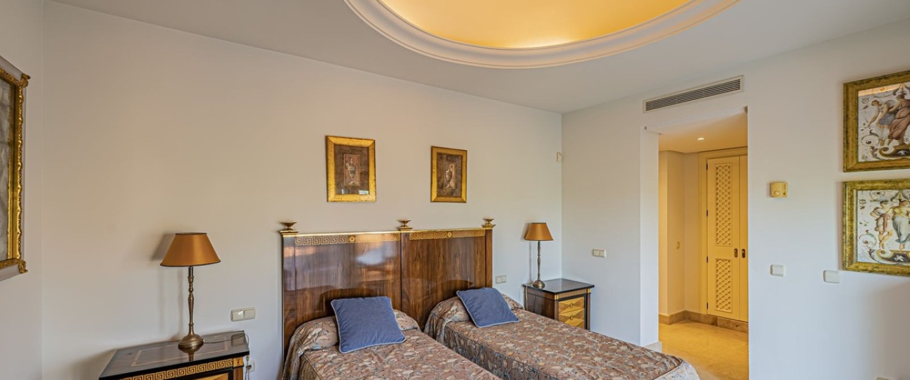 Resale - apartment - Marbella - Puerto Banús