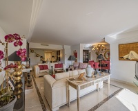 Resale - apartment - Marbella - Puerto Banús