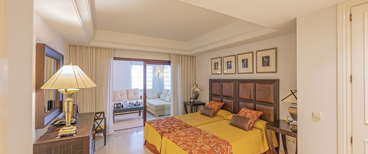 Resale - apartment - Marbella - Puerto Banús