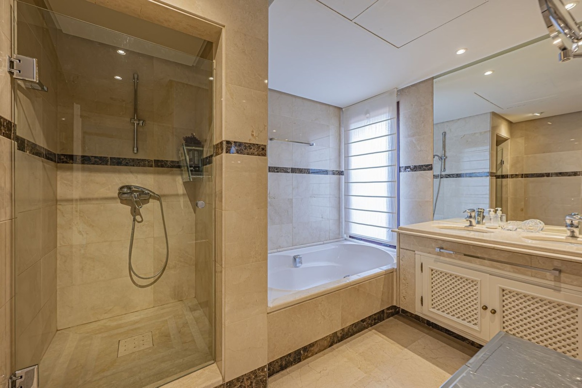 Resale - apartment - Marbella - Puerto Banús