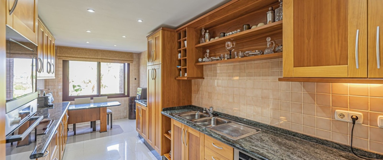Resale - apartment - Marbella - Puerto Banús