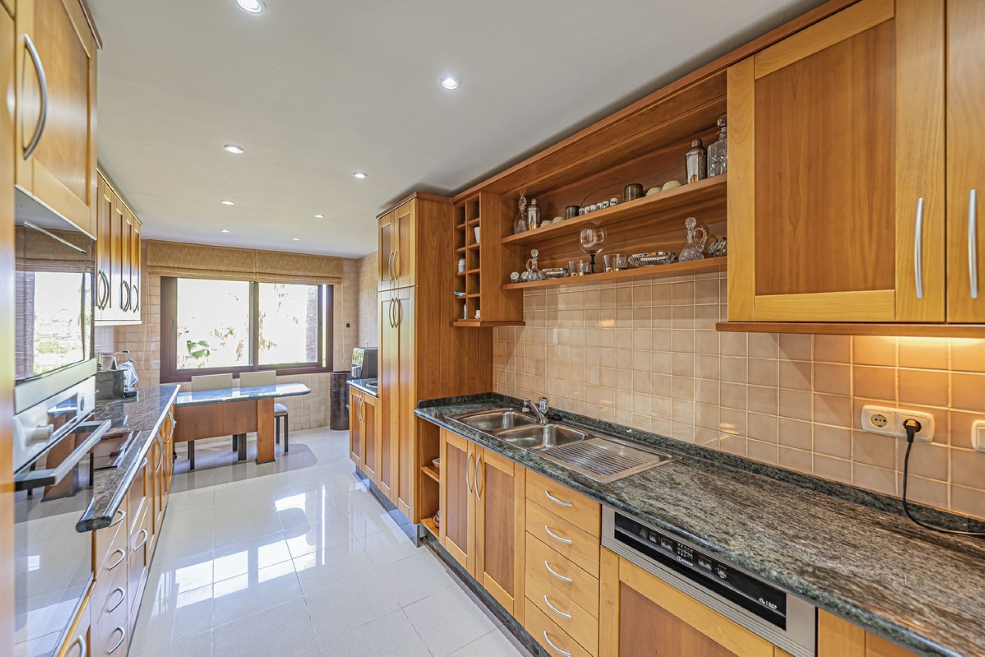 Resale - apartment - Marbella - Puerto Banús