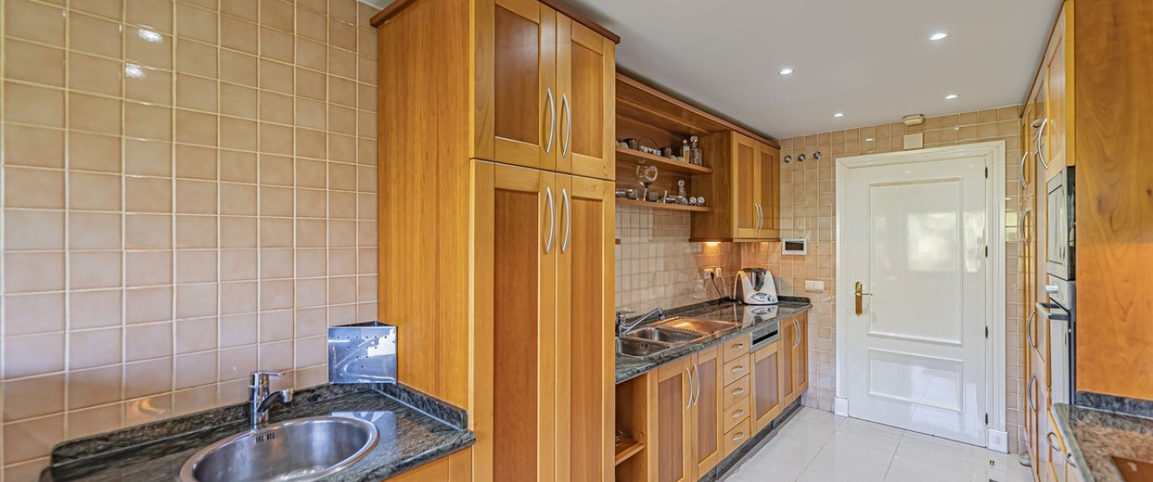 Resale - apartment - Marbella - Puerto Banús
