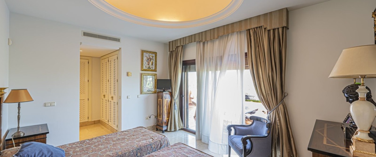 Resale - apartment - Marbella - Puerto Banús