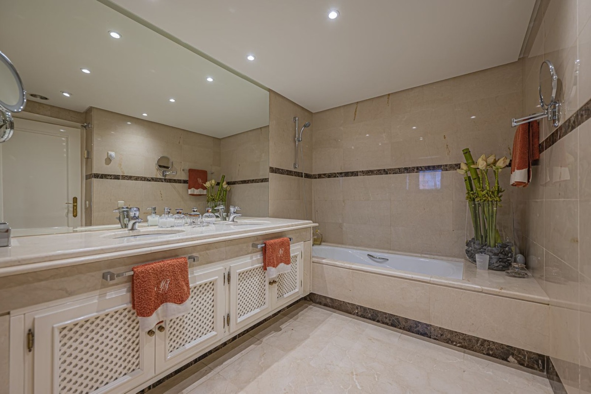 Resale - apartment - Marbella - Puerto Banús