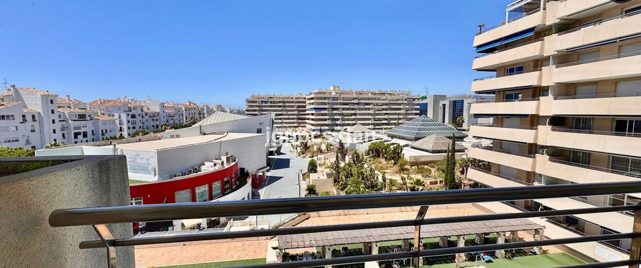 Resale - apartment - Marbella - Puerto Banús