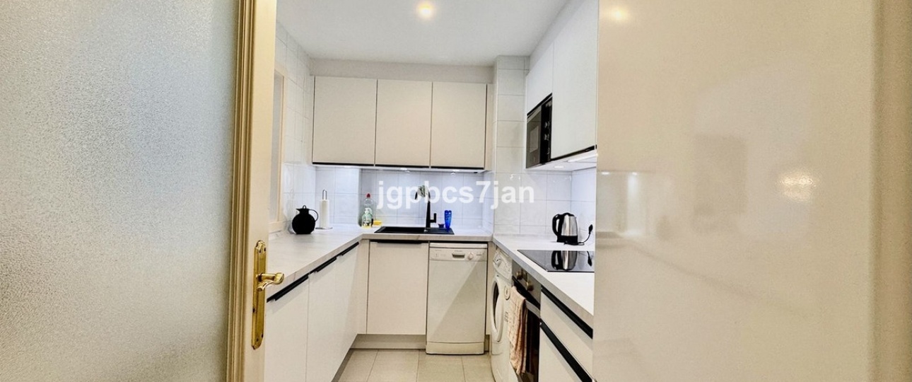 Resale - apartment - Marbella - Puerto Banús