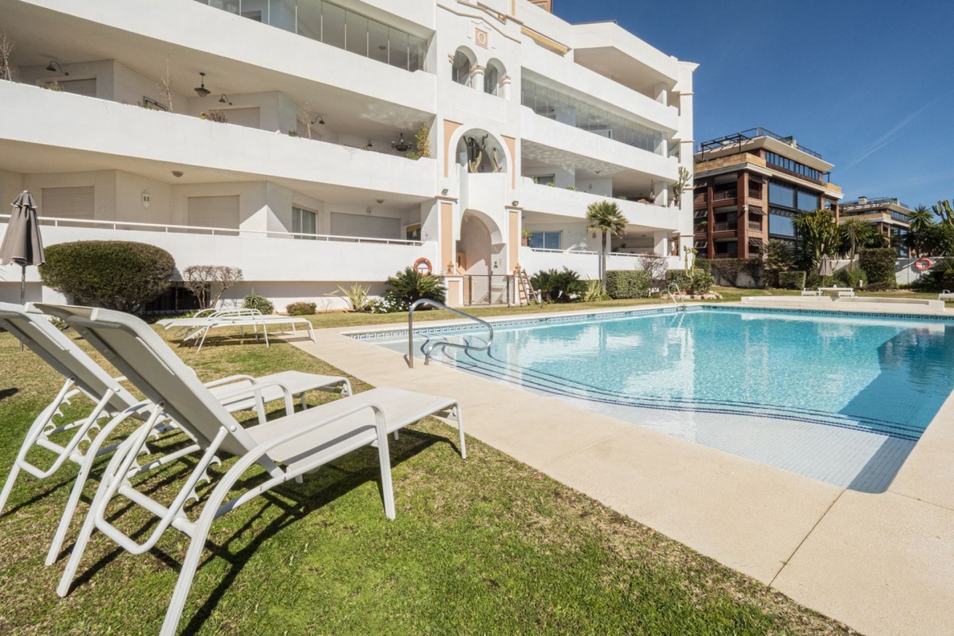 Resale - apartment - Marbella - Puerto Banús