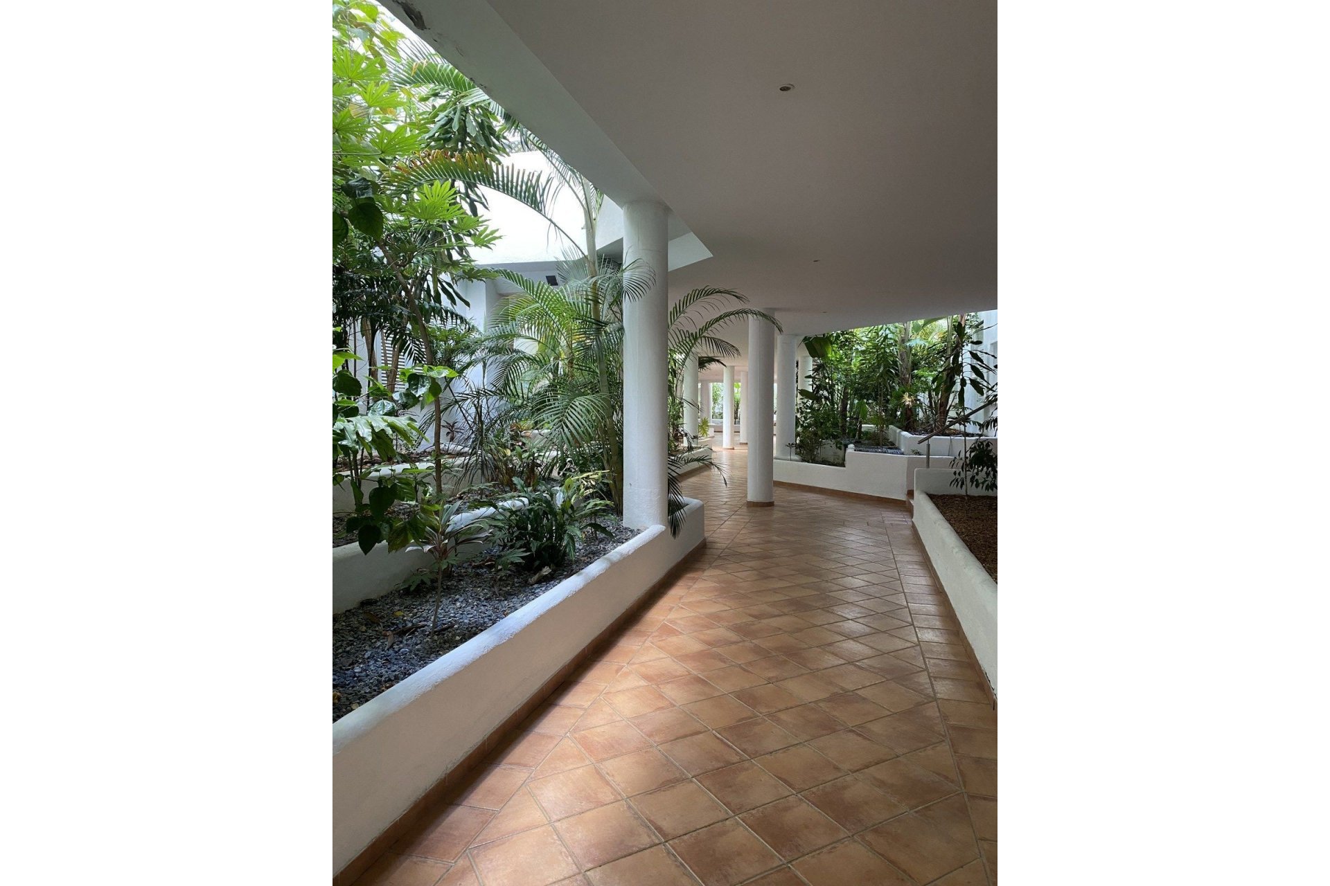 Resale - apartment - Marbella - Puerto Banús