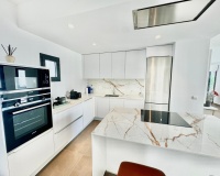 Resale - apartment - Marbella - Puerto Banús