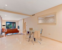 Resale - apartment - Marbella - Puerto Banús