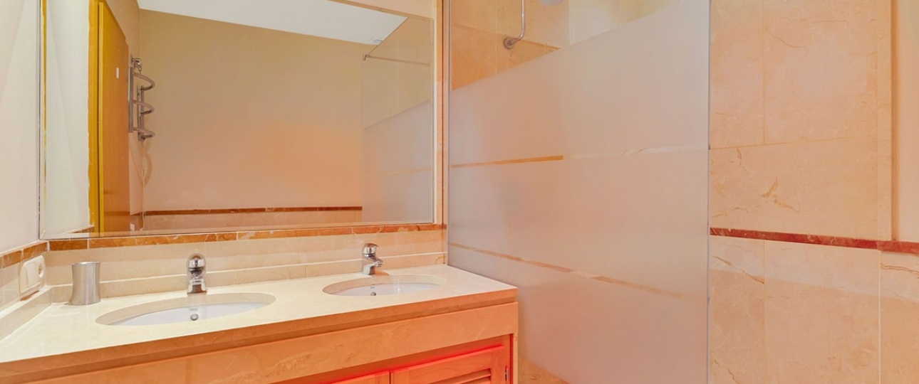 Resale - apartment - Marbella - Puerto Banús