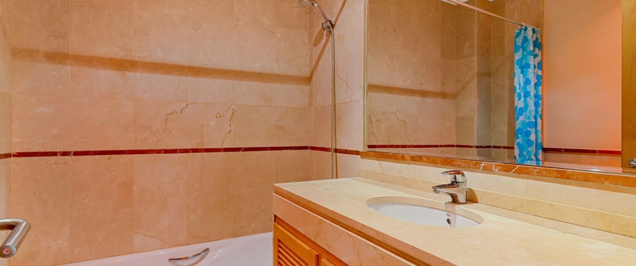 Resale - apartment - Marbella - Puerto Banús