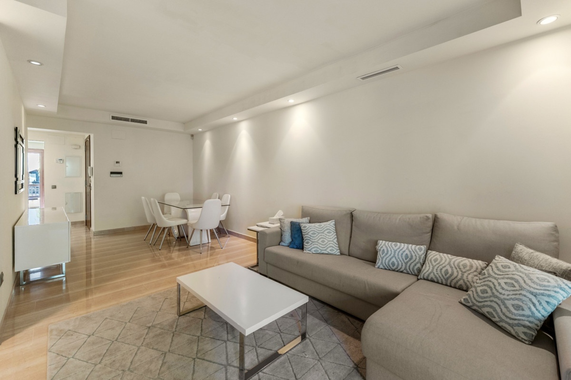 Resale - apartment - Marbella - Puerto Banús