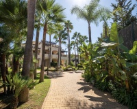 Resale - apartment - Marbella - Puerto Banús