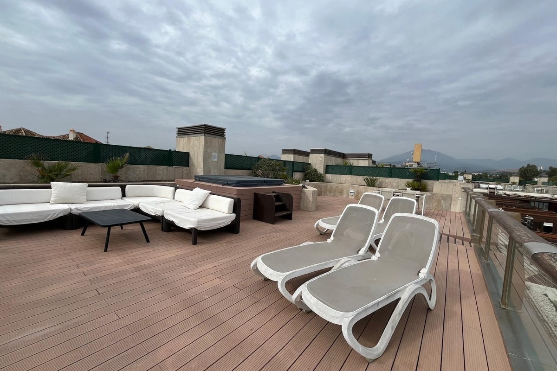 Resale - apartment - Marbella - Puerto Banús
