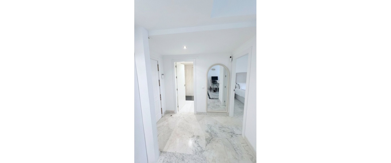 Resale - apartment - Marbella - Puerto Banús