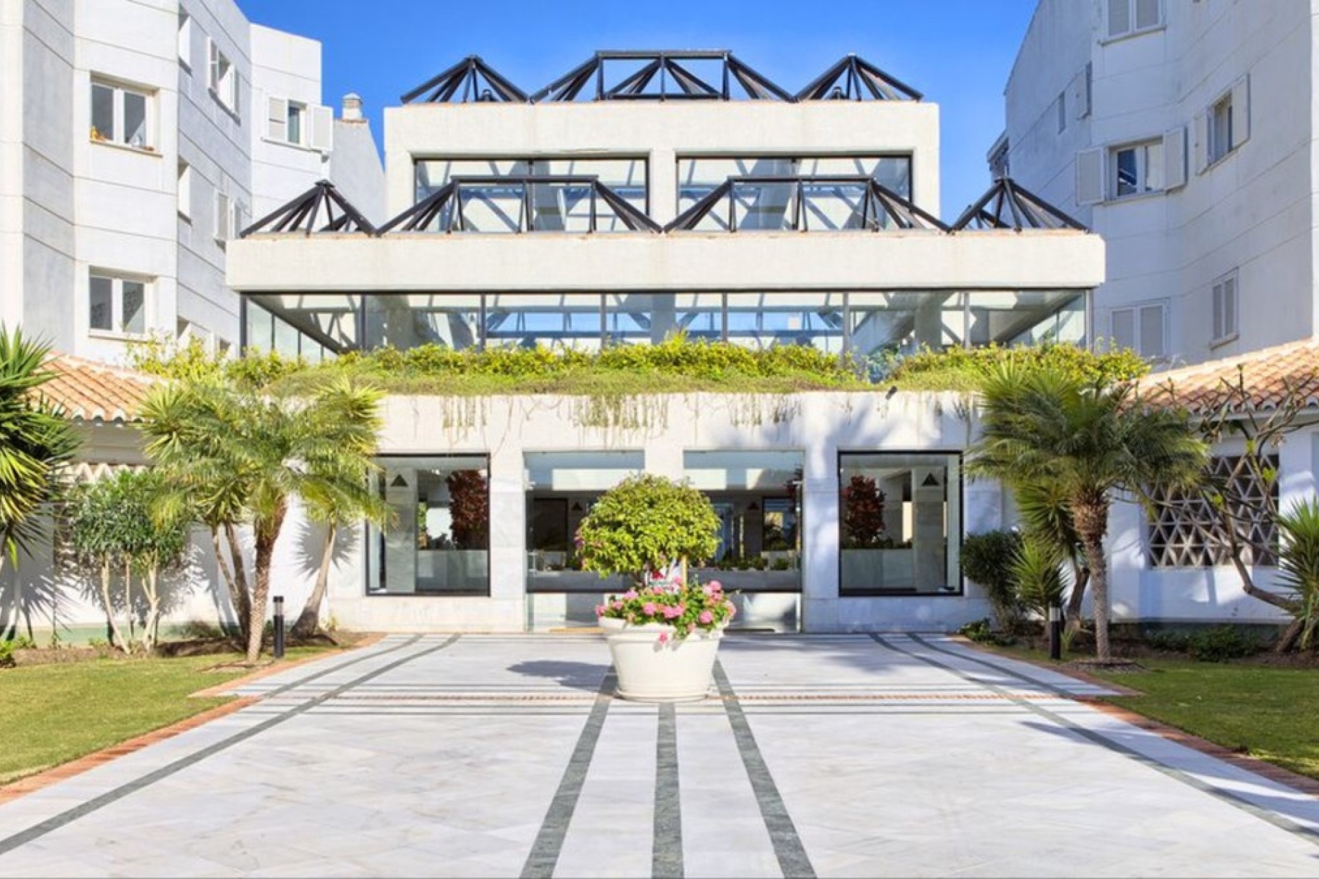 Resale - apartment - Marbella - Puerto Banús
