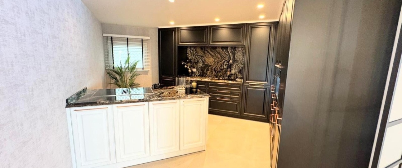 Resale - apartment - Marbella - Puerto Banús