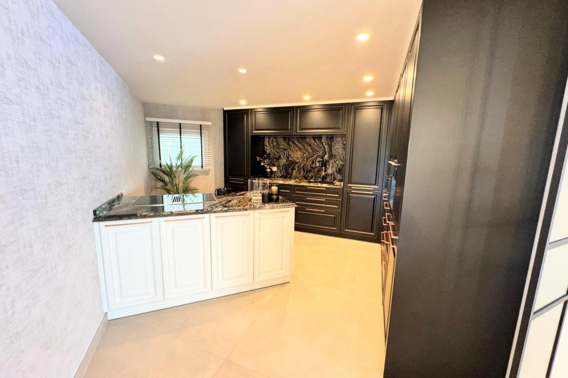 Resale - apartment - Marbella - Puerto Banús