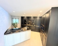 Resale - apartment - Marbella - Puerto Banús