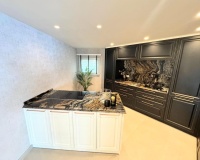 Resale - apartment - Marbella - Puerto Banús