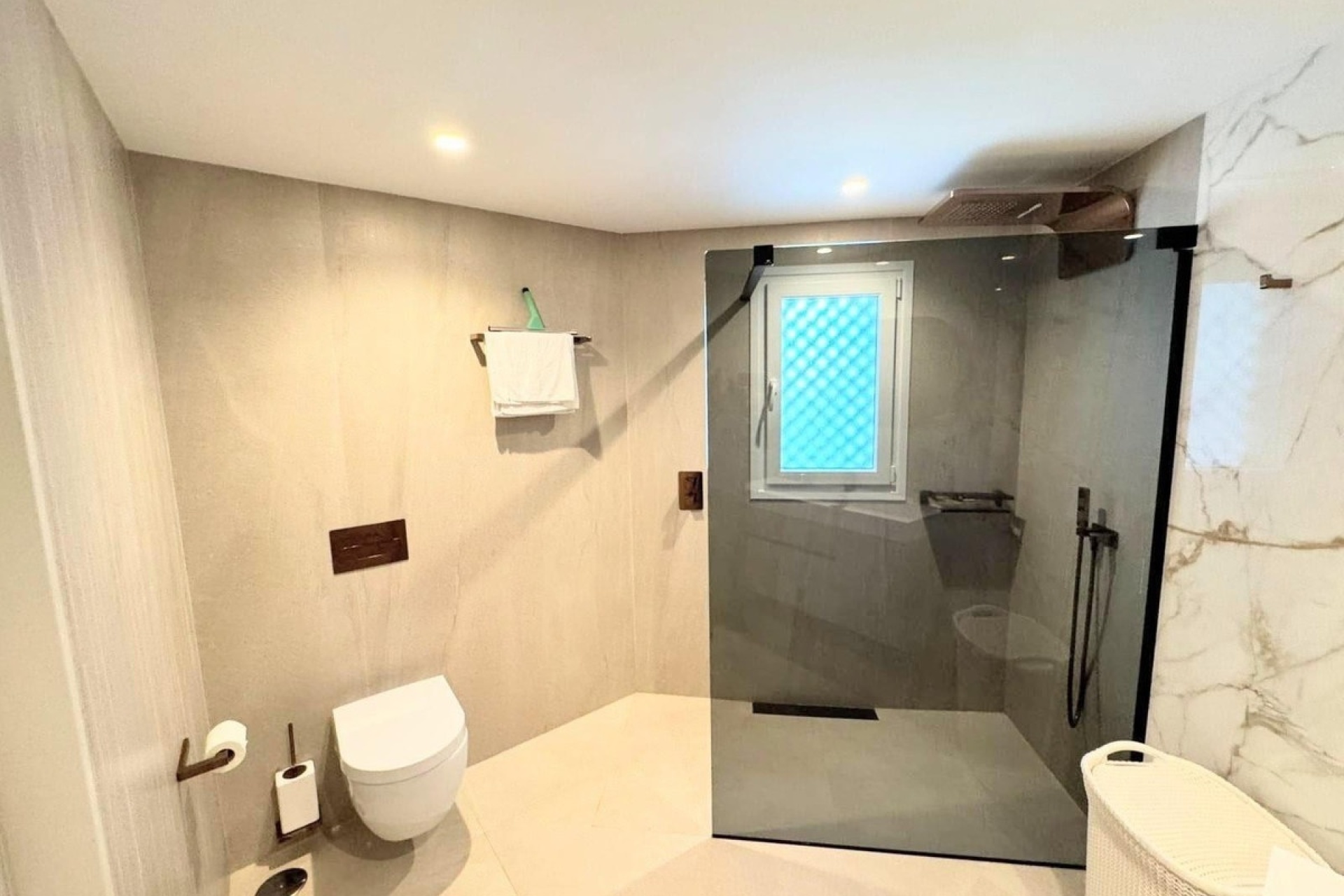 Resale - apartment - Marbella - Puerto Banús