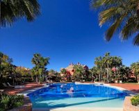Resale - apartment - Marbella - Puerto Banús