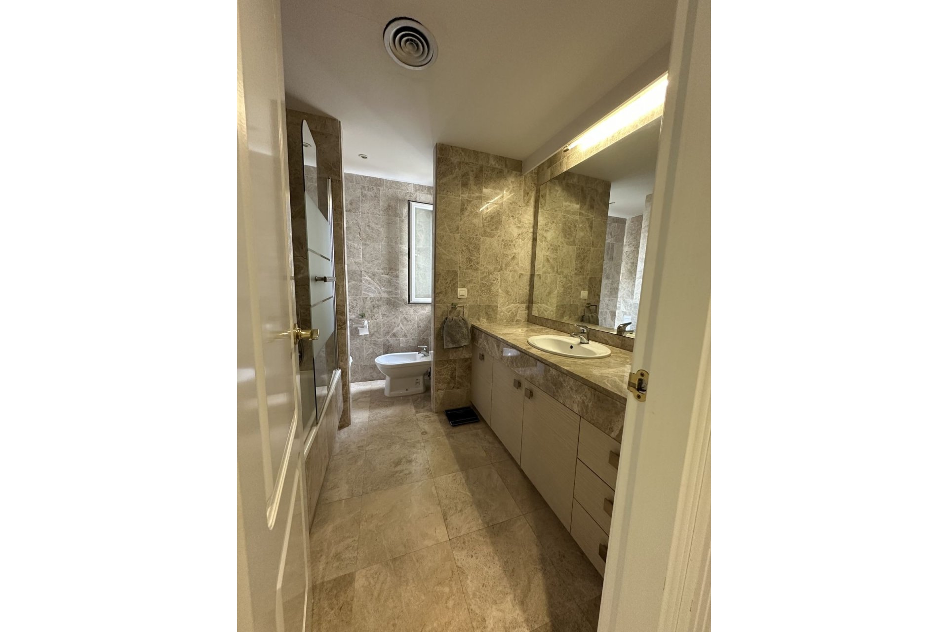 Resale - apartment - Marbella - Puerto Banús