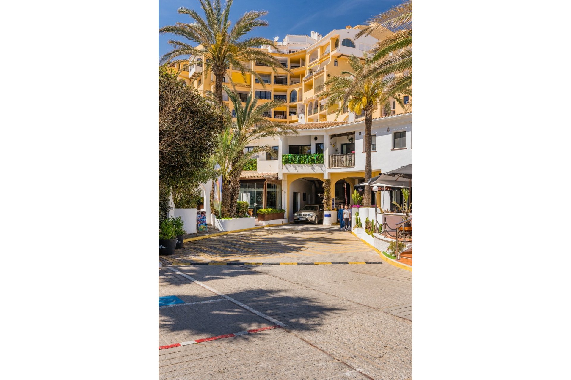 Resale - apartment - Marbella - Puerto de Cabopino