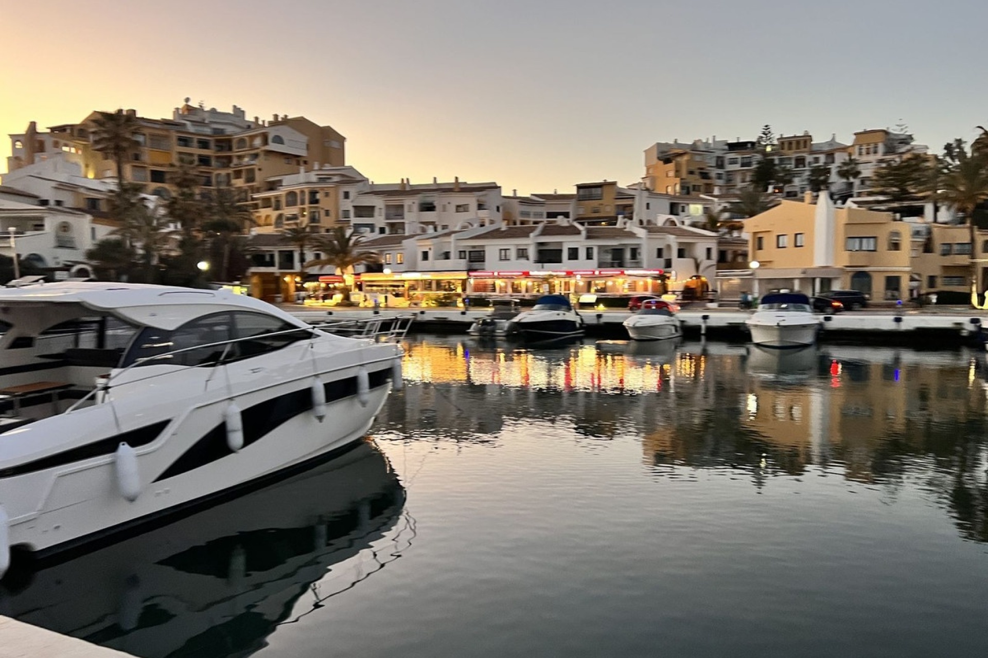 Resale - apartment - Marbella - Puerto de Cabopino
