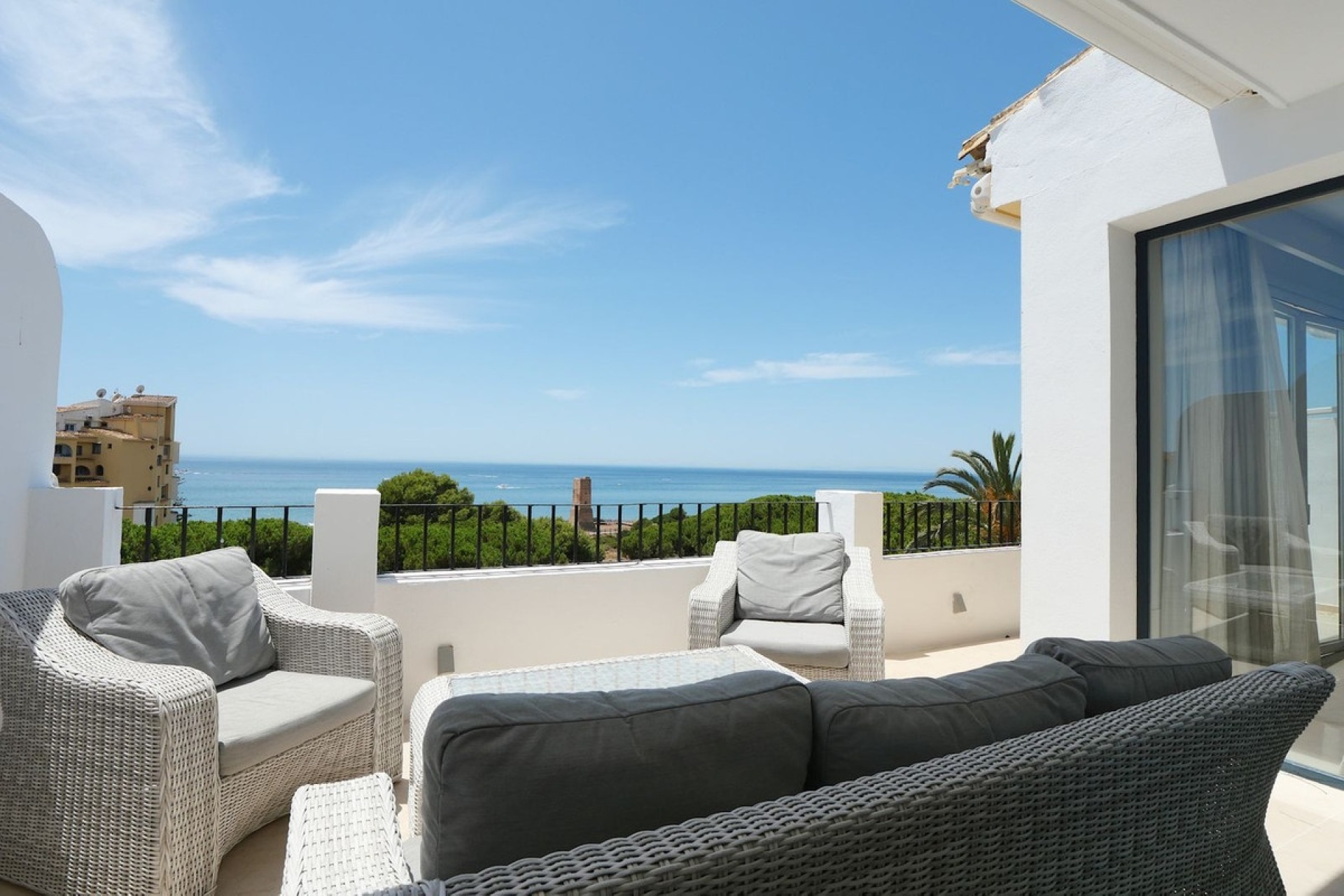 Resale - apartment - Marbella - Puerto de Cabopino