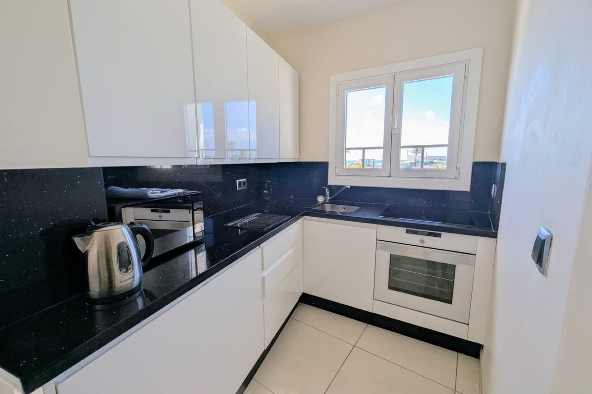 Resale - apartment - Marbella - Puerto de Cabopino