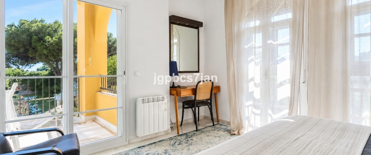 Resale - apartment - Marbella - Puerto de Cabopino