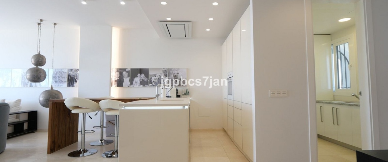 Resale - apartment - Marbella - Puerto de Cabopino