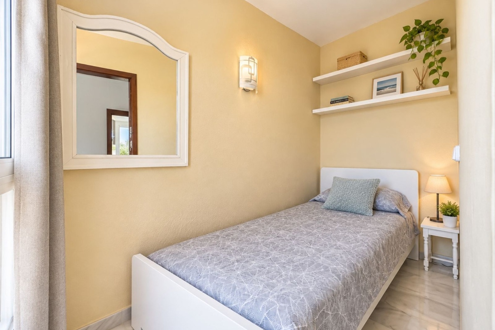 Resale - apartment - Marbella - Puerto de Cabopino