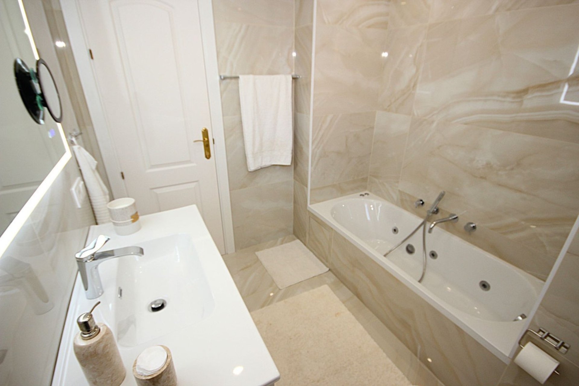 Resale - apartment - Marbella - Reserva de Marbella
