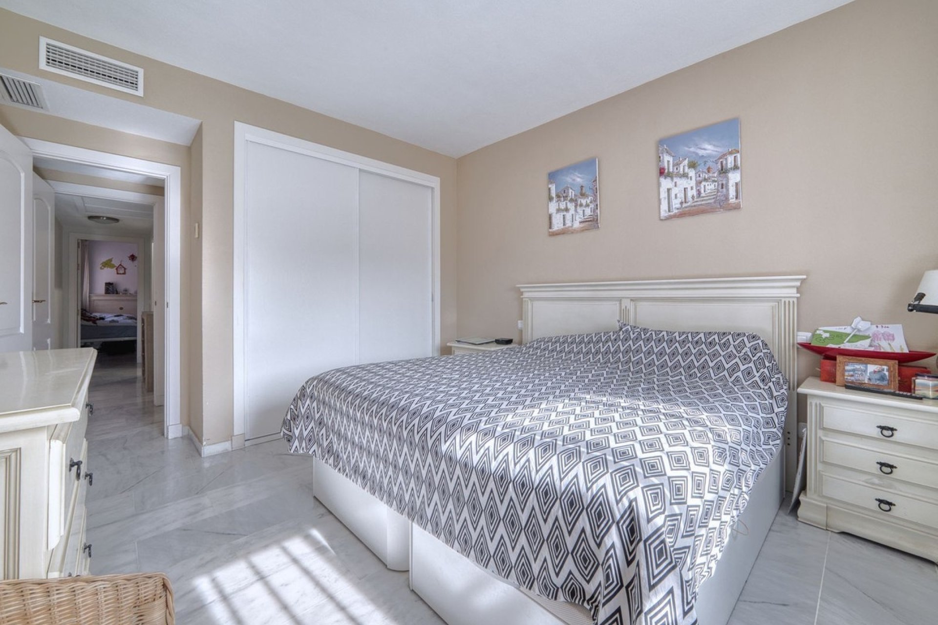 Resale - apartment - Marbella - Reserva de Marbella