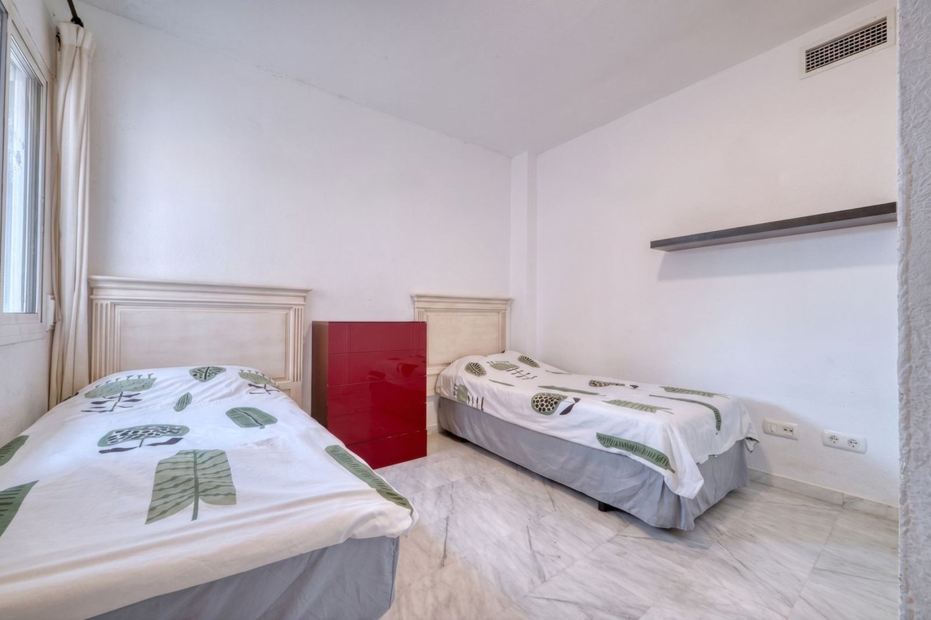 Resale - apartment - Marbella - Reserva de Marbella